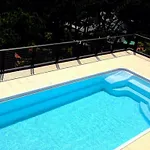 Appartement Sunny Terrace And Modern Comforts By The Pool