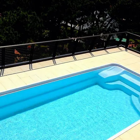 شقة Sunny Terrace And Modern Comforts By The Pool