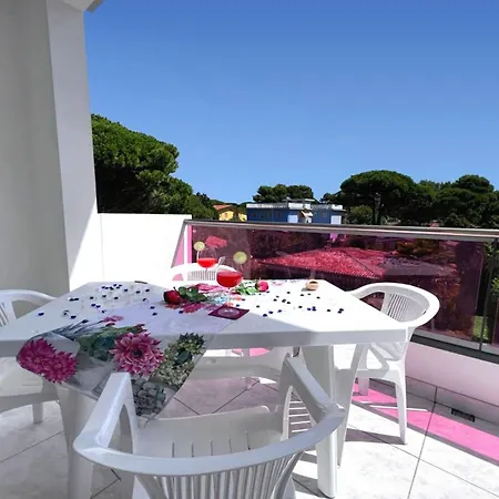 Sunny Terrace And Modern Comforts By The Pool