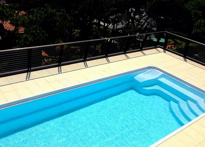 Διαμέρισμα Sunny Terrace And Modern Comforts By The Pool