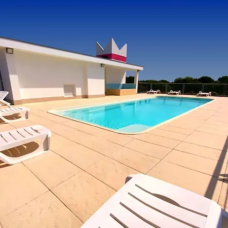 Sunny Terrace And Modern Comforts By The Pool Appartamento Bibione