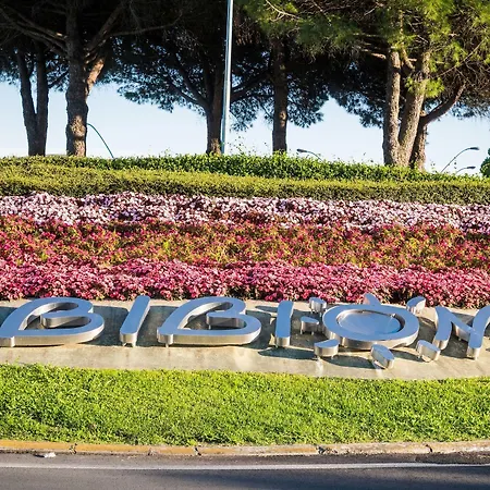 Appartamento Sunny Terrace And Modern Comforts By The Pool Bibione