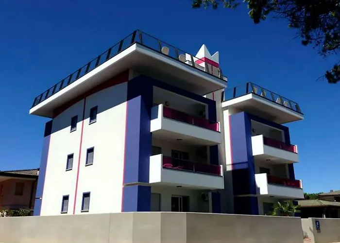 Sunny Terrace And Modern Comforts By The Pool Apartment